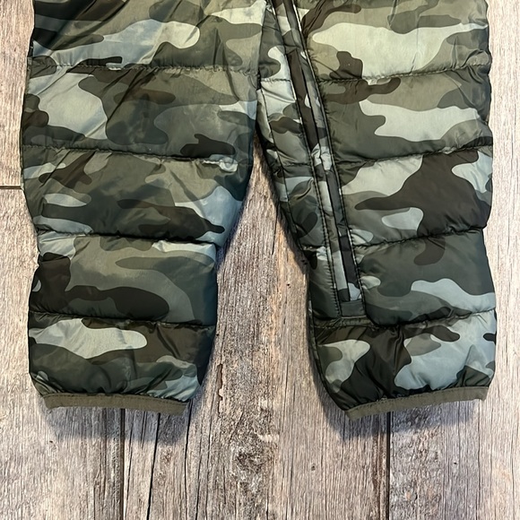 Gap Baby ColdControl Puffer One-Piece - Olive green camo - Picture 7 of 9